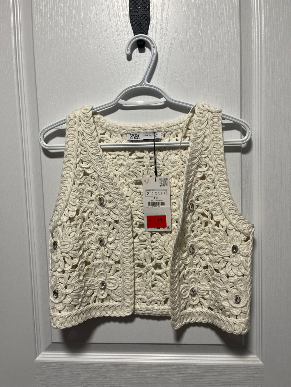 Zara Off-White Crochet Floral Vest with Button Accents